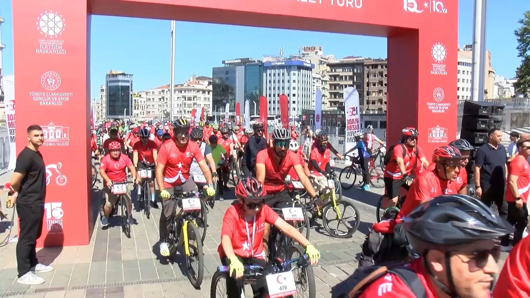 15 Temmuz anısına Taksim'de pedallar darbe girişimine karşı döndü