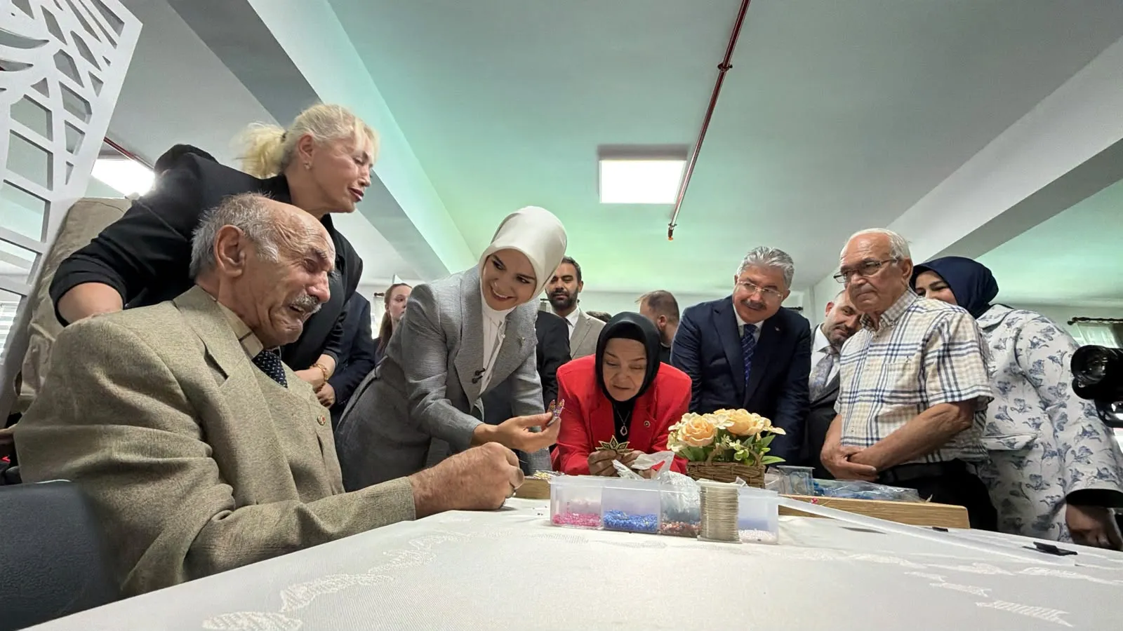 Yaşlılar İçin Gündüz Bakım Merkezleri Yaygınlaşıyor