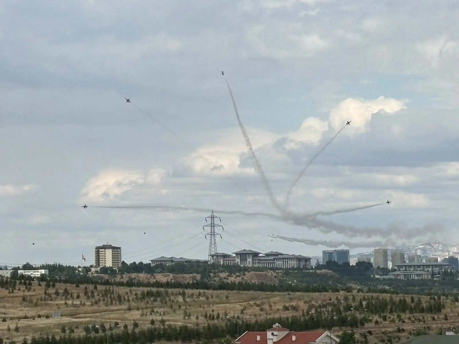 Türk Yıldızları Ankara semalarında NATO zirvesi için havalanıyor