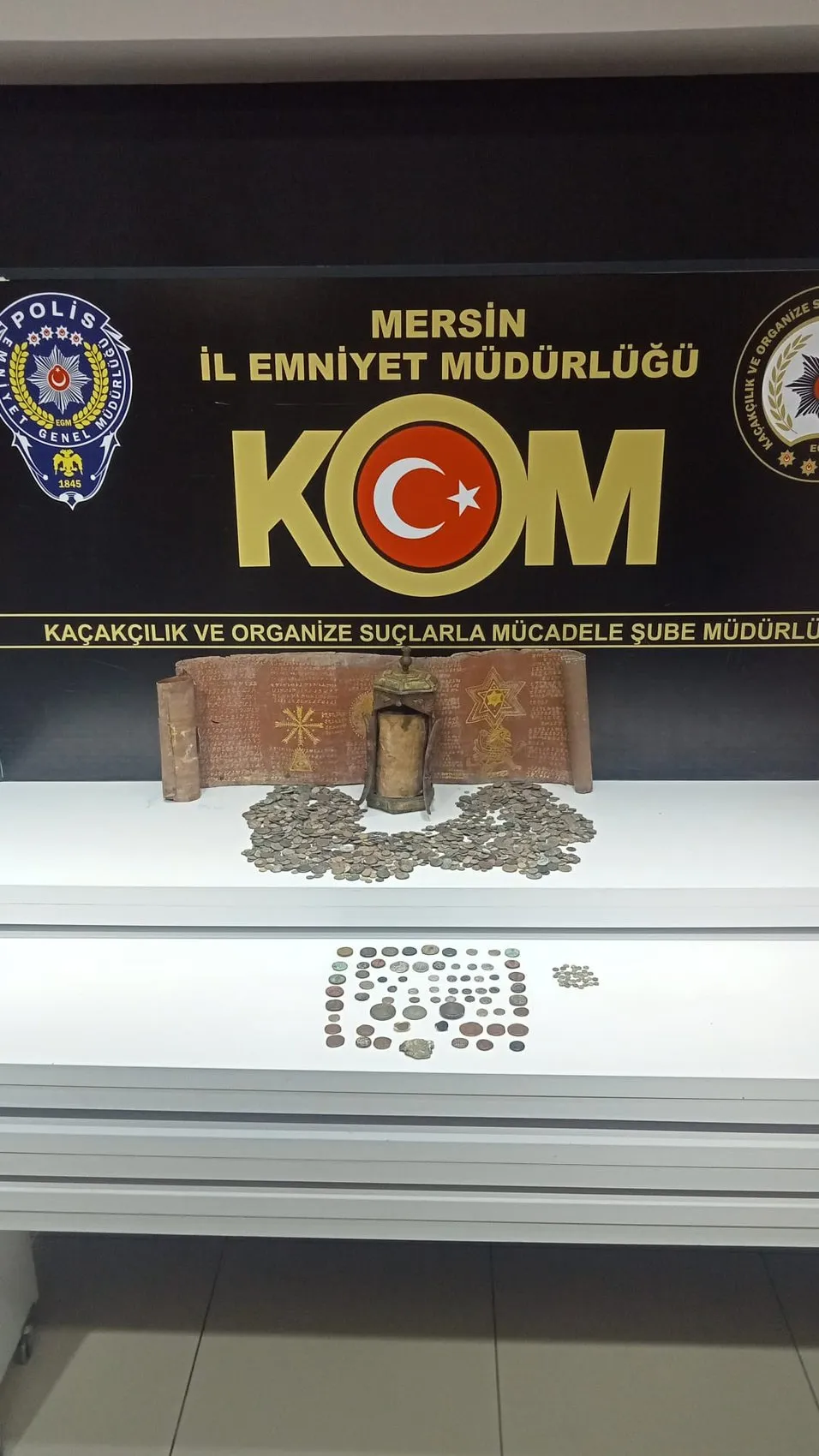 Mersin'de duvar saatlerinin arkasına gizlenmiş devasa uyuşturucu sevkiyatı yakalandı