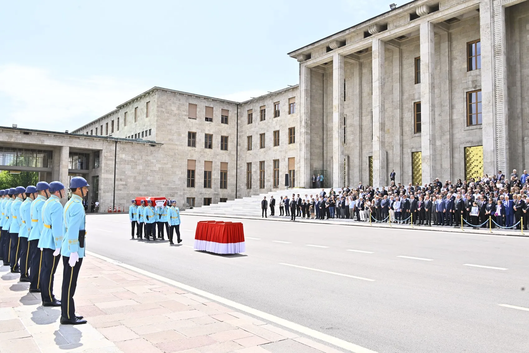 Eski Bakan Burhan Kara son yolculuğuna uğurlandı