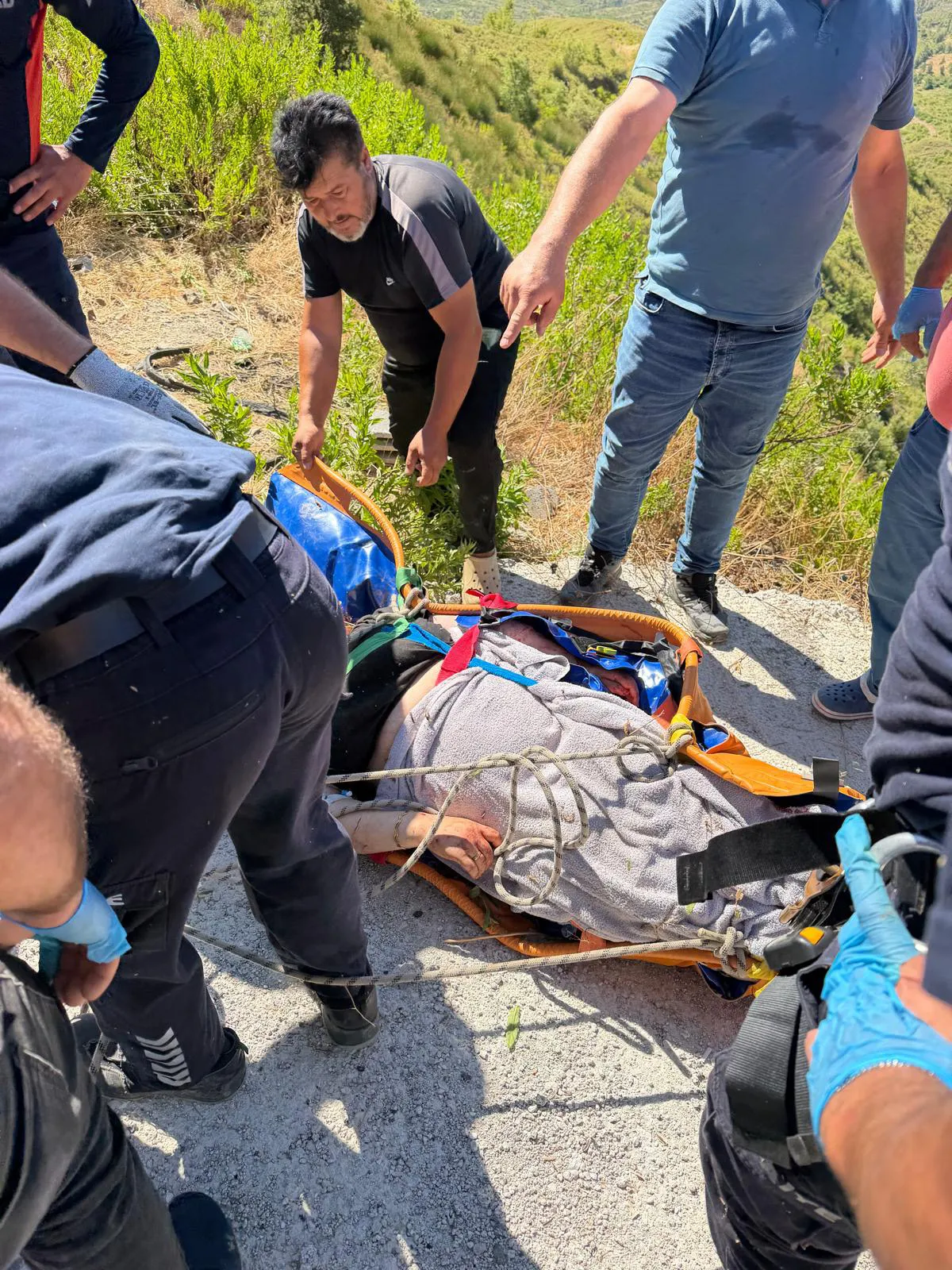 Antalya'da aile faciası Uçuruma yuvarlanan kamyonetten 5 ölü çıktı