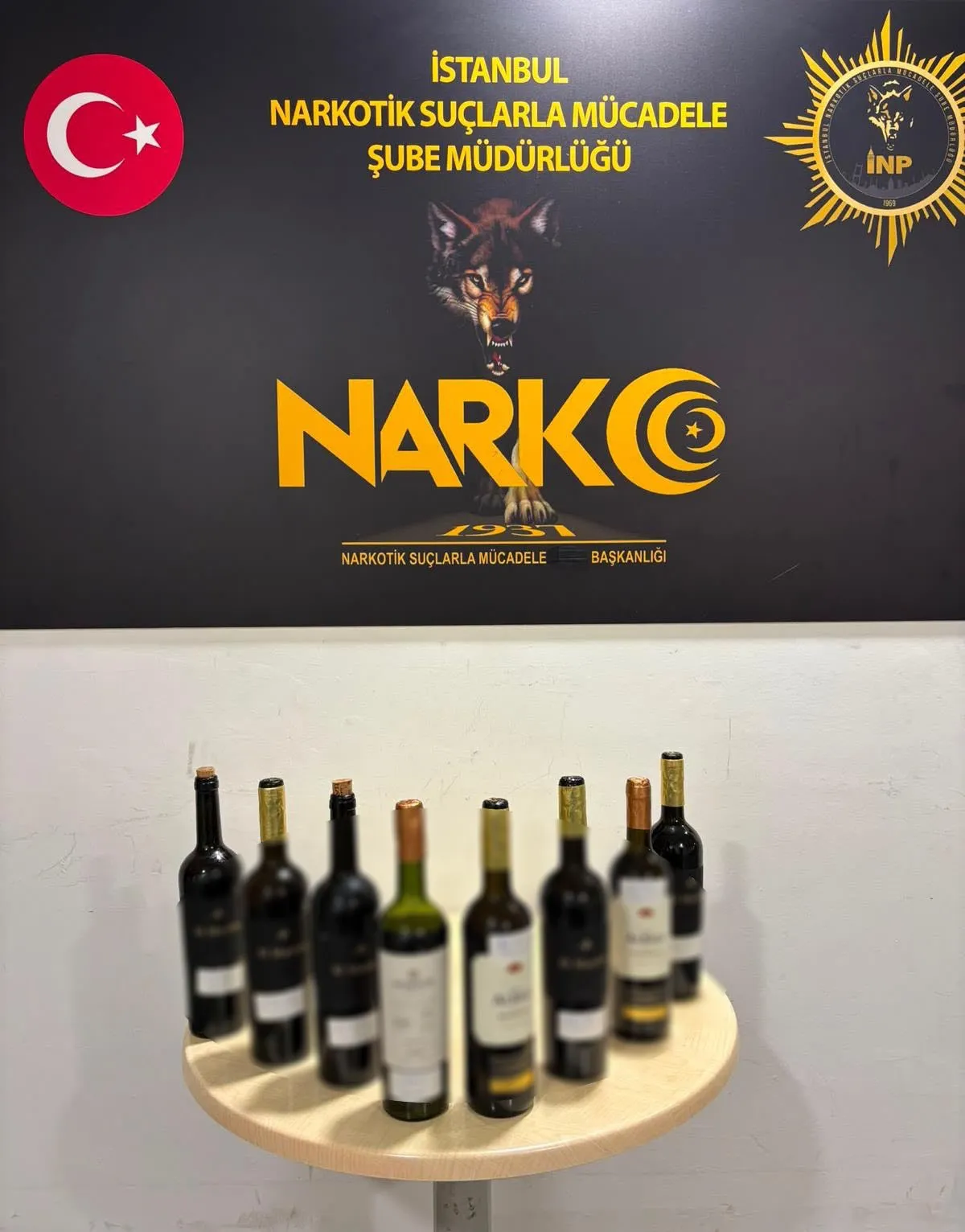 Şarap şişesinde 10 kilo uyuşturucuya havalimanı engeli