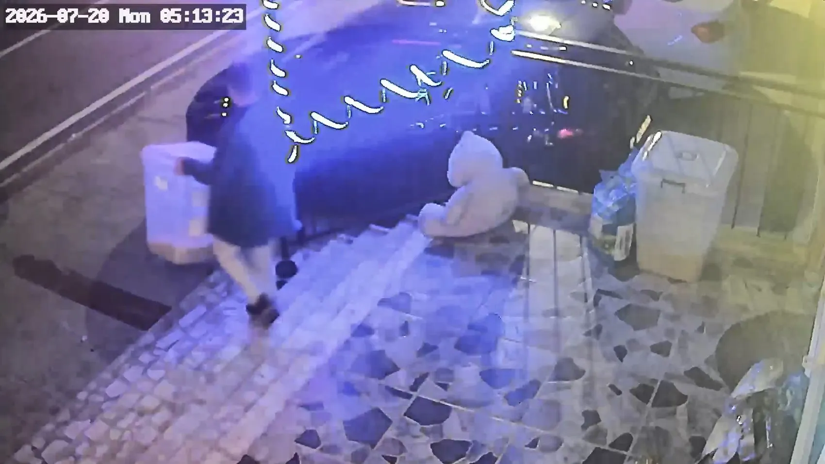 Kocaeli’de petshopun mama kutusunu sabahın köründe çaldılar