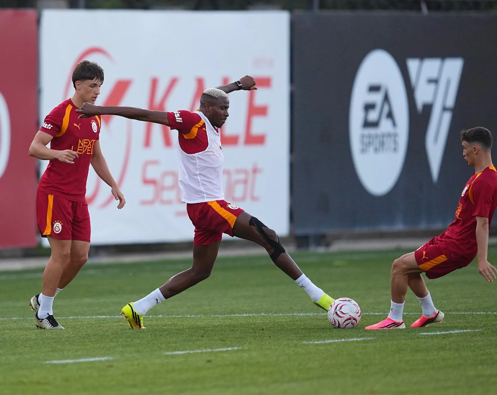 Galatasaray yeni sezon için tempoyu yükseltti