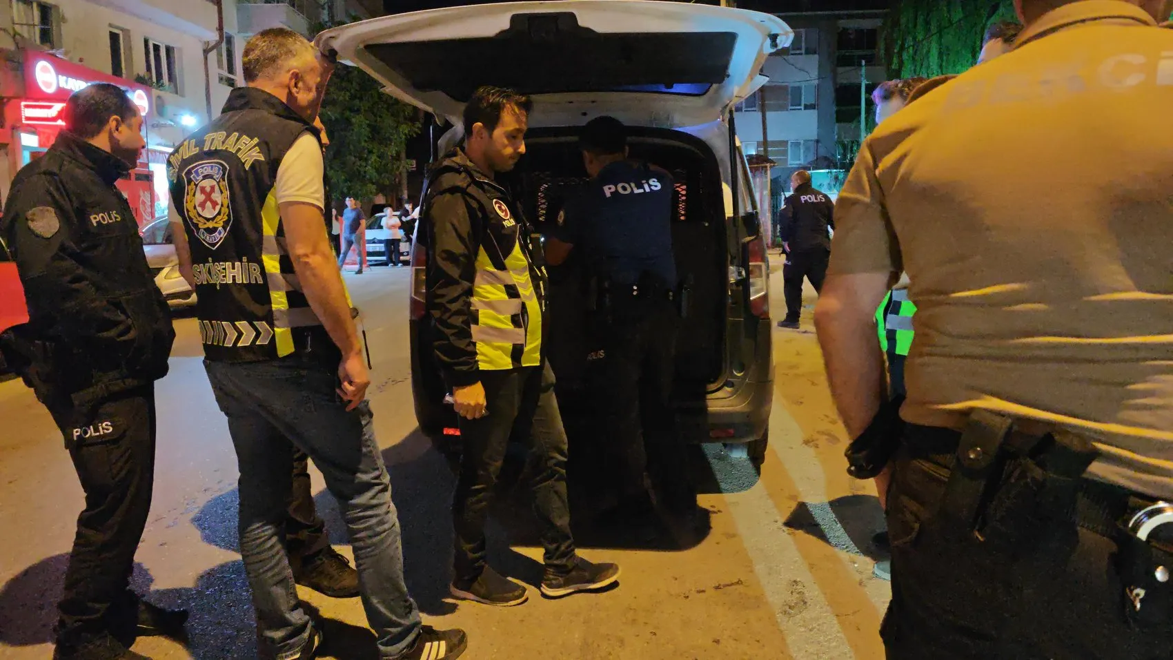 Eskişehir’de alkollü sürücü kovalamacası biber gazıyla bitti