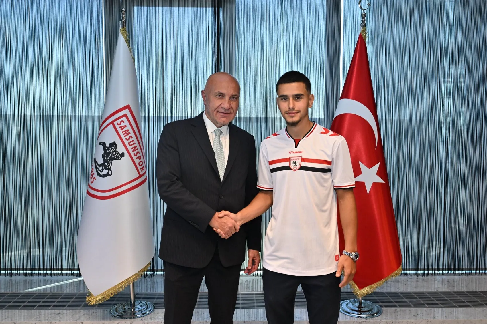 Samsunspor orta saha rotasyonuna genç bir isim ekledi