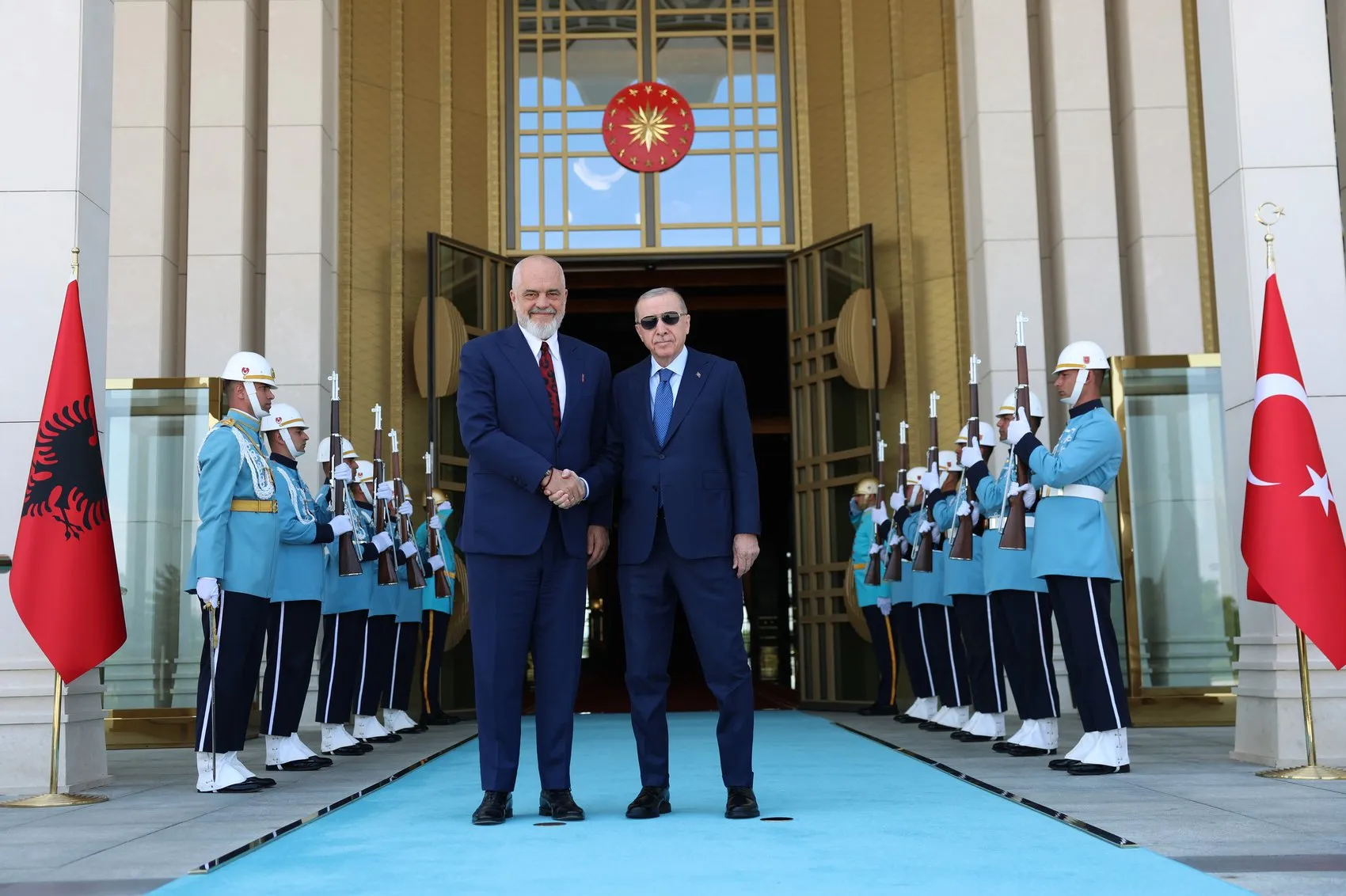 Erdoğan ve Rama NATO Zirvesi kapsamında görüştü