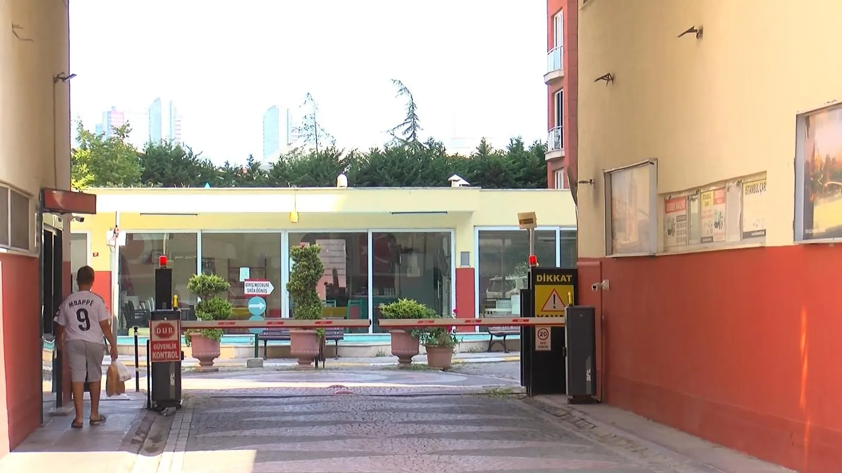 Esenyurt’ta bir çocuğa yan baktın dayağı