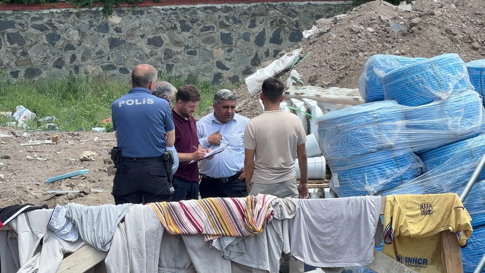 Erzurum'da inşaat haczi gerginliği İşçiler direndi, polis müdahale etti