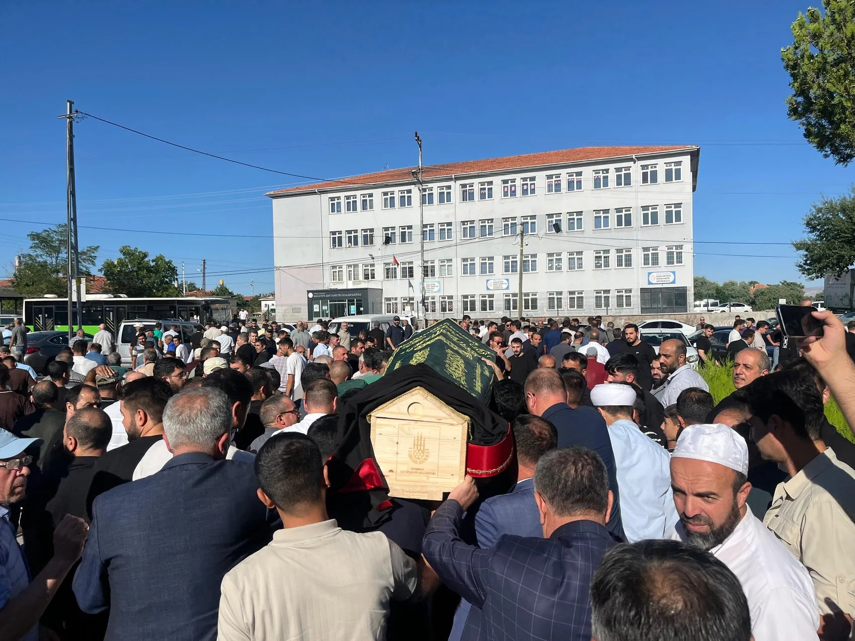 Şile’de boğulan genç hakim yardımcısı son yolculuğuna uğurlandı