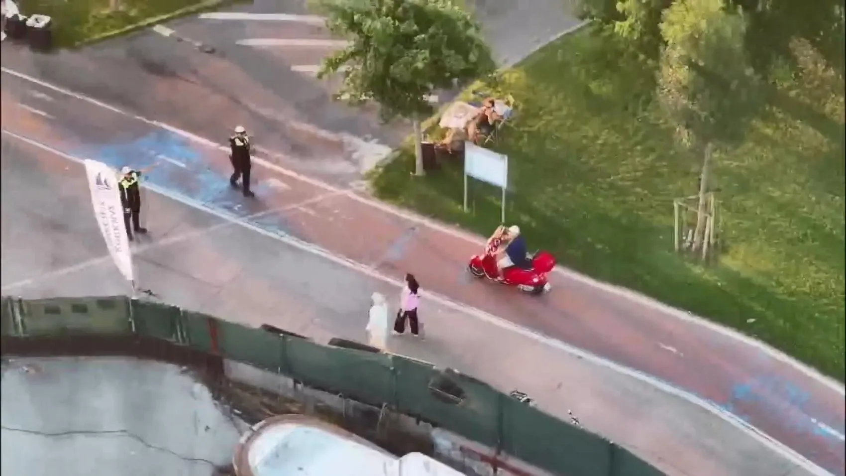 İstanbul’da yaya yoluna giren motosikletlilere dronlu takip