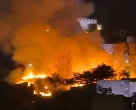 Ankara Kalesi çevresinde korkutan yangın kontrol altına alındı