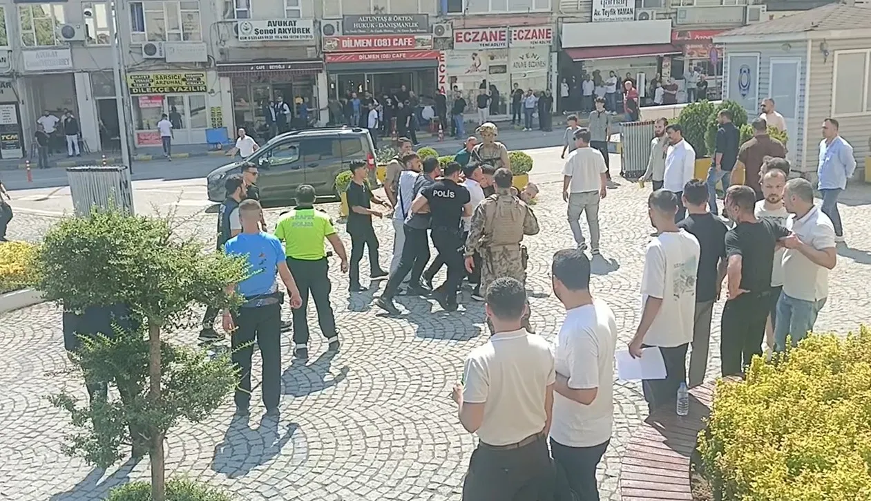 Bursa Adliyesi önünde taraflar birbirine girdi