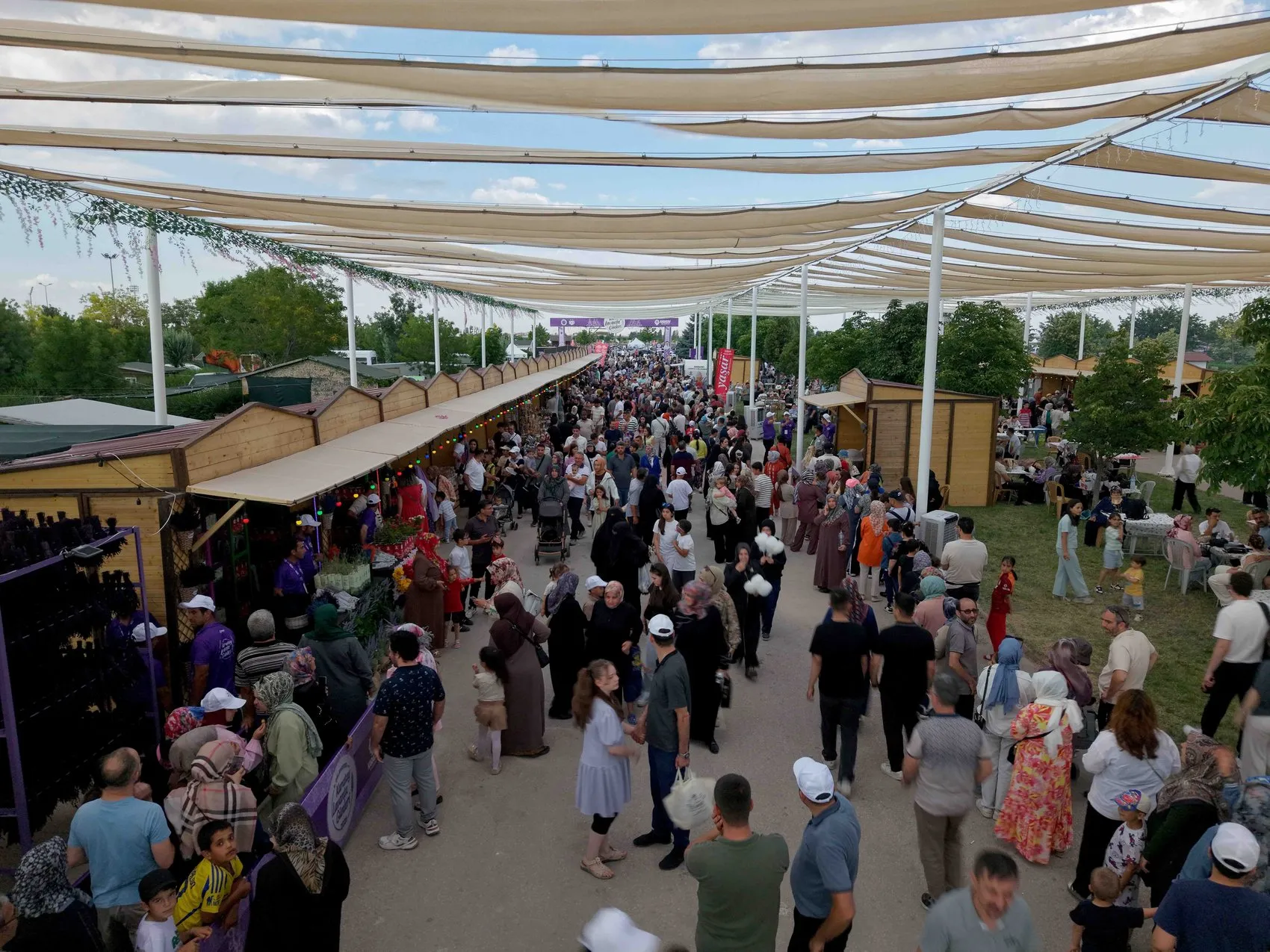 Konya’da moloz yığınları mor bahçelere dönüştü