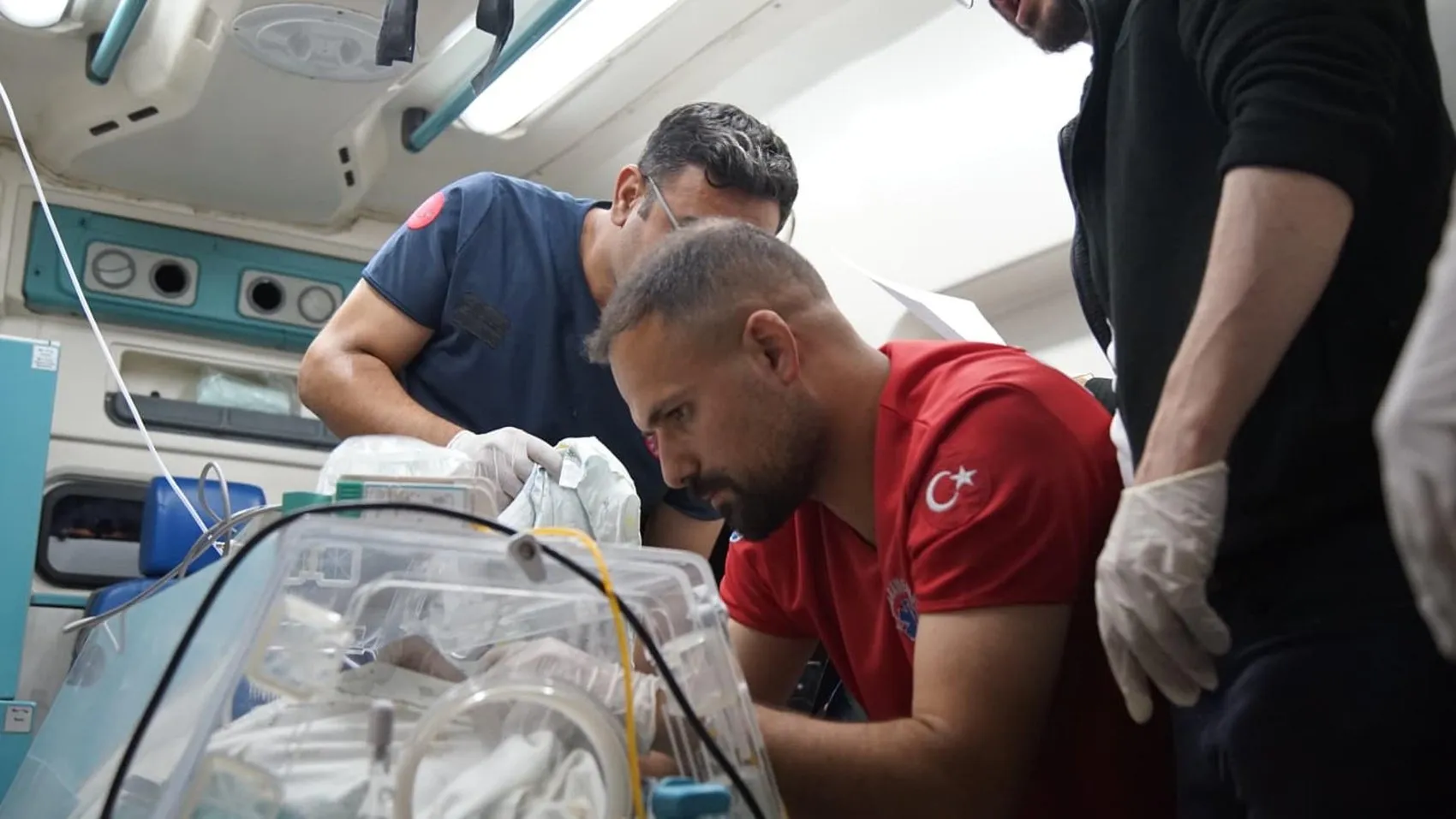 Muşlu Tülin bebek için gökyüzünde acil sağlık koridoru açıldı