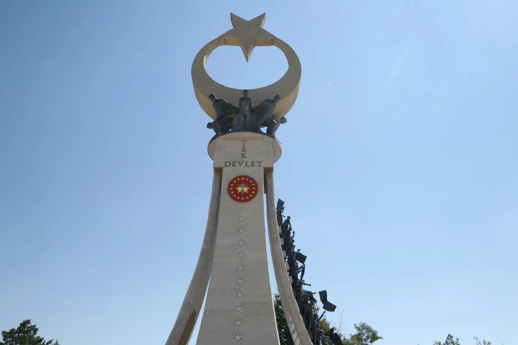 Beştepe'de 15 Temmuz'un izlerini taşıyan anıt