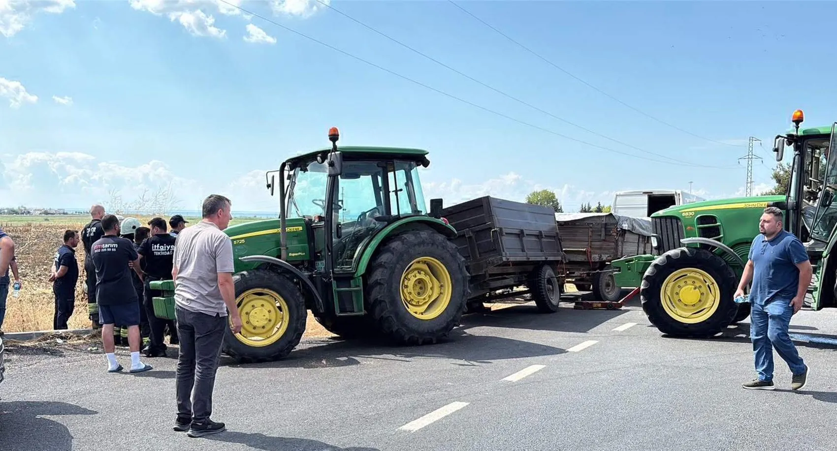 Tekirdağ'da traktör römorku tamir sırasında devrildi
