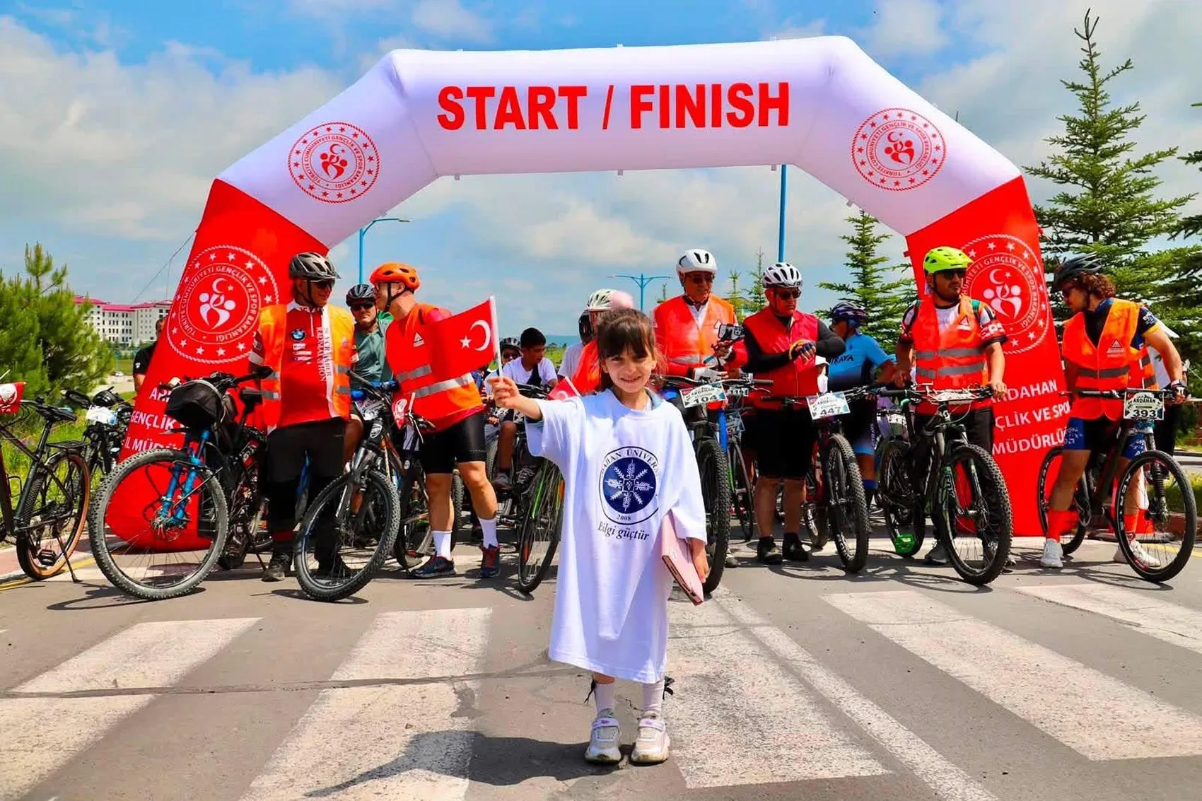 Ardahan bin bisikletliyle yollara döküldü
