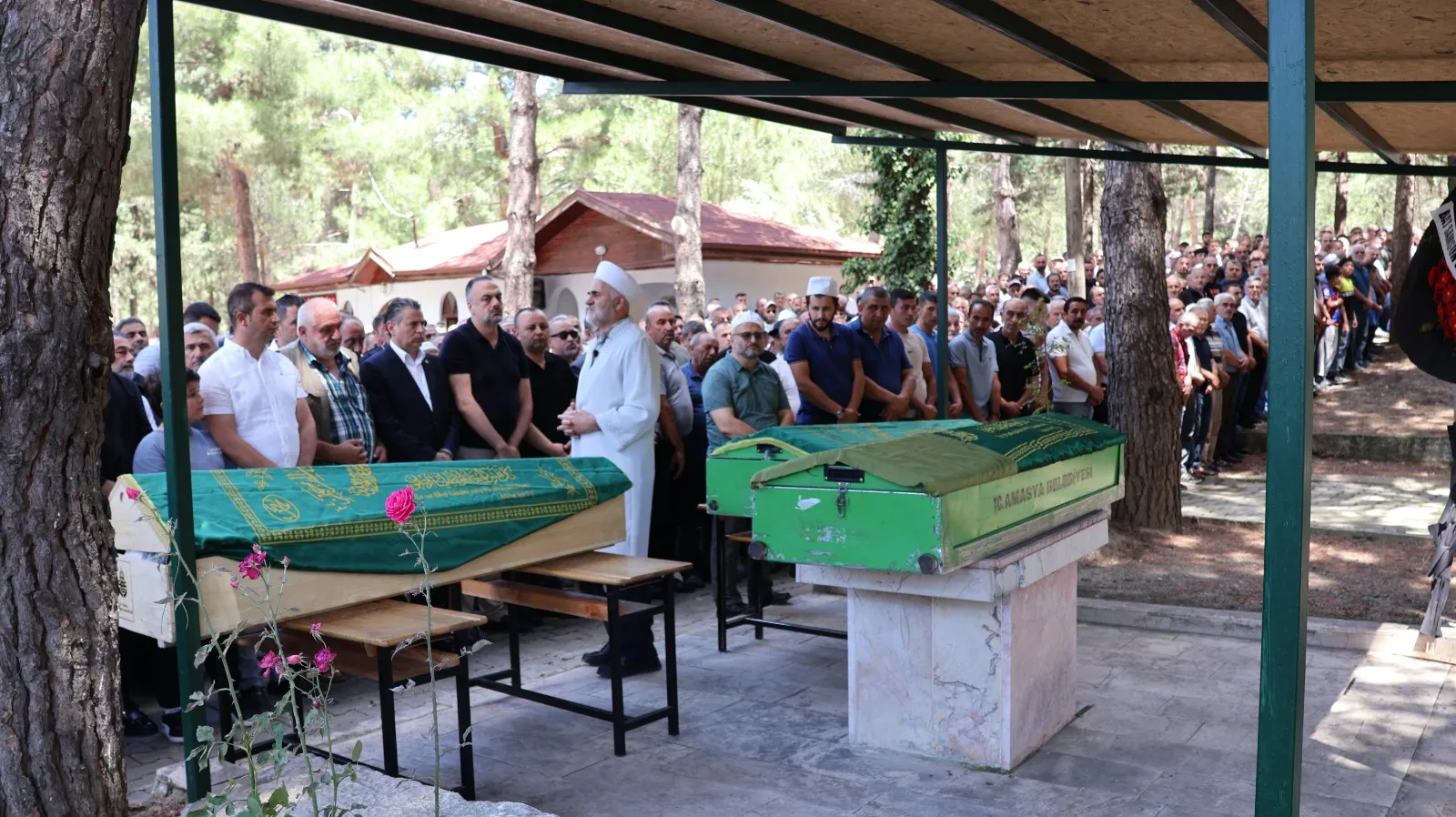 Amasya'da yas Bir aile cenaze dönüşü kazada yok oldu