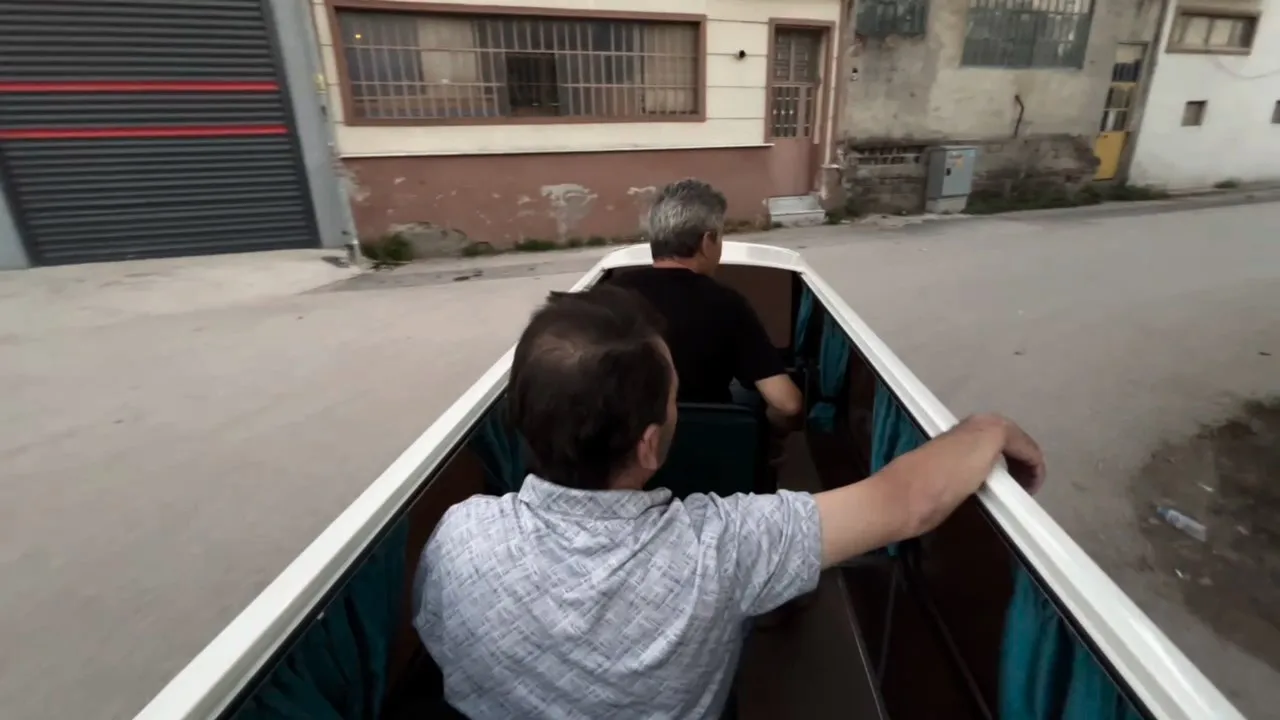 Bursa sokaklarında görenleri şaşırtan minyatür otobüs