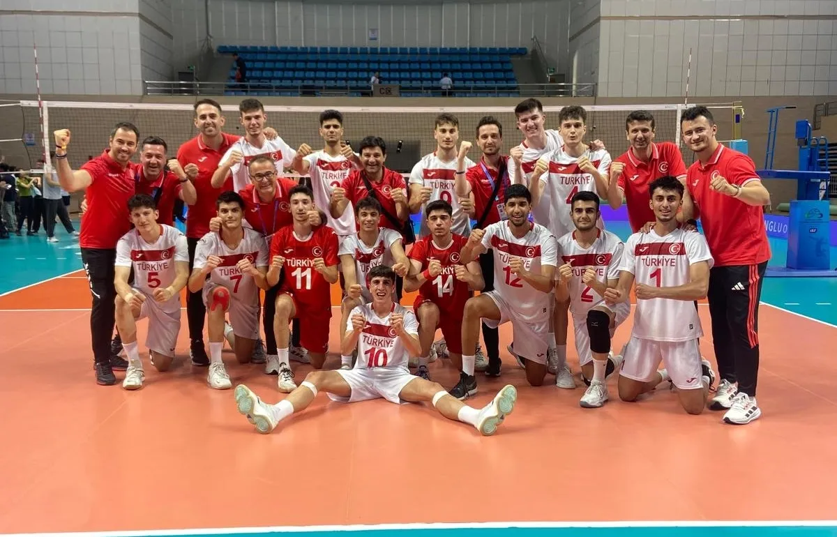 Liseli voleybolcularımız Çin’de dünya şampiyonluğu için sahaya çıkıyor