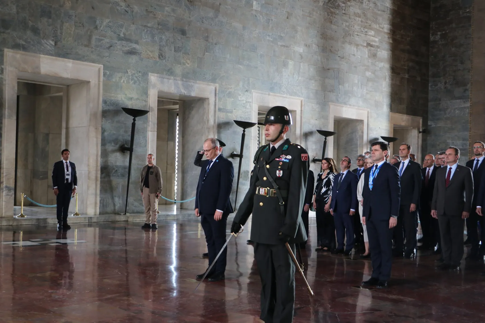 NATO heyeti Ankara zirvesi öncesi Anıtkabir’e gitti