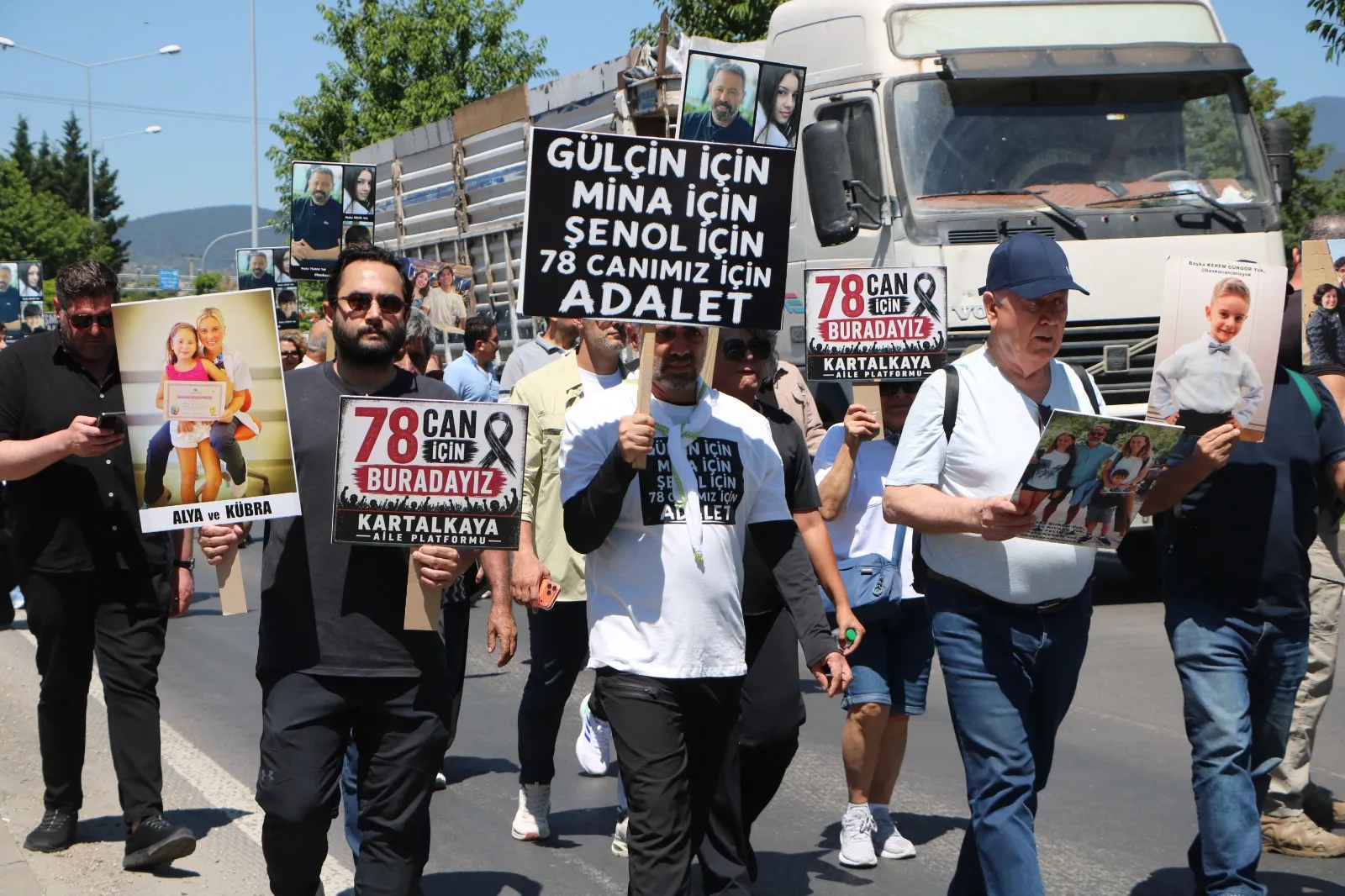 78 canın yasını tutan aileler adalet için Ankara yolunda