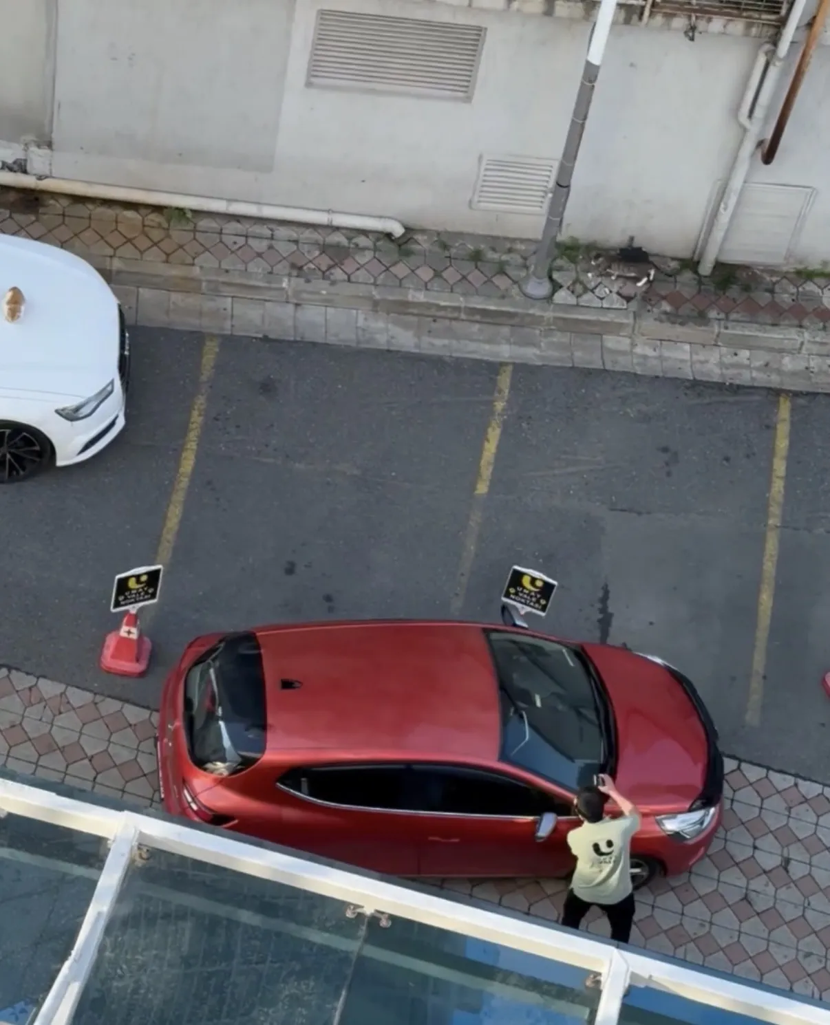 Kağıthane'de otopark kavgası Sürücü aracını valenin üzerine sürdü