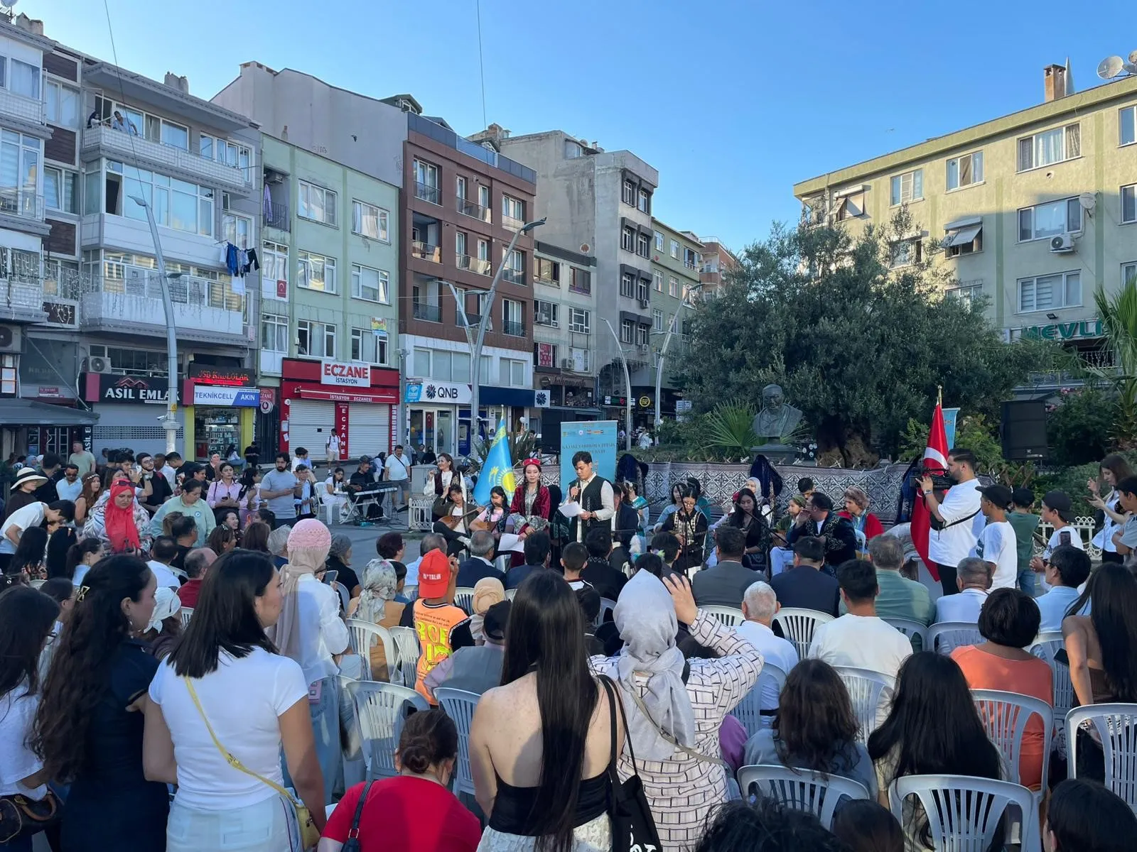 Zeytinburnu dombra ezgileriyle Kazak kültürünü ağırladı