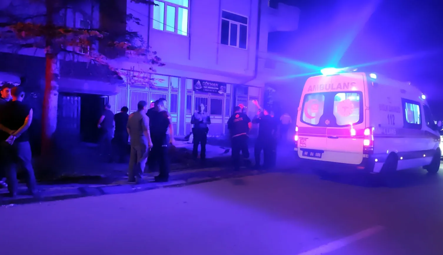 Aksaray'da eve çatıdan girmeye çalışan genç beton zemine çakıldı