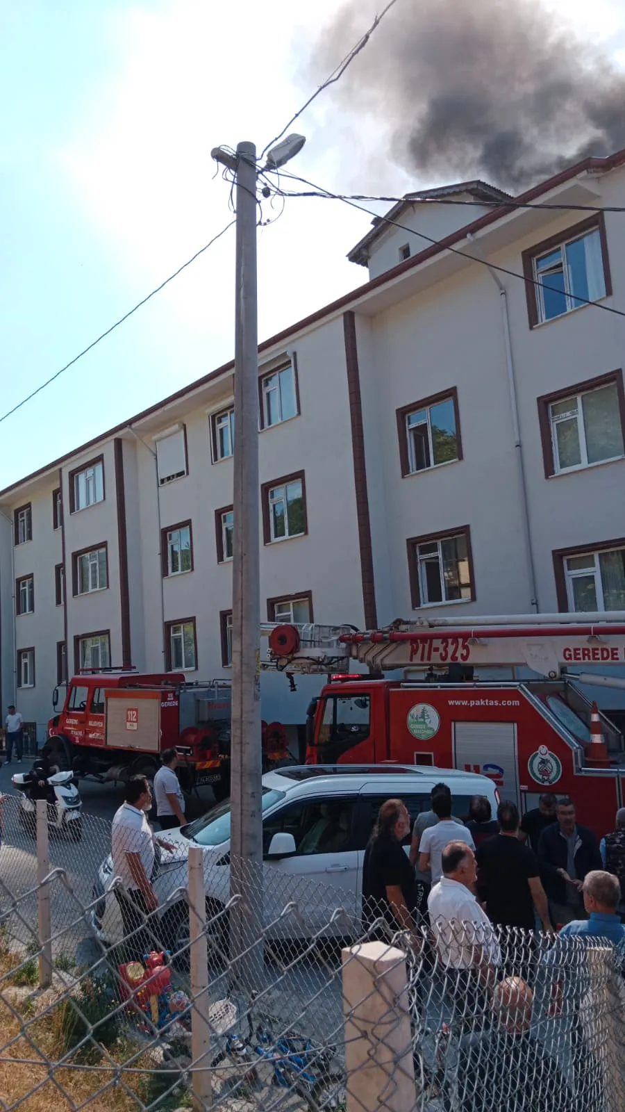 Gerede'de apartman çatısını yangın sardı