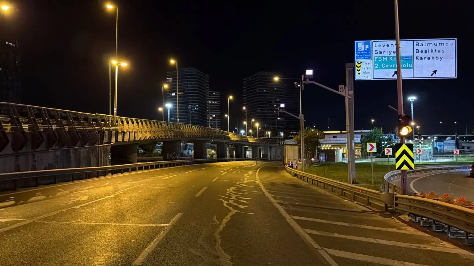 İstanbul trafiğinde pazar sabahı köprü ve yol mesaisi