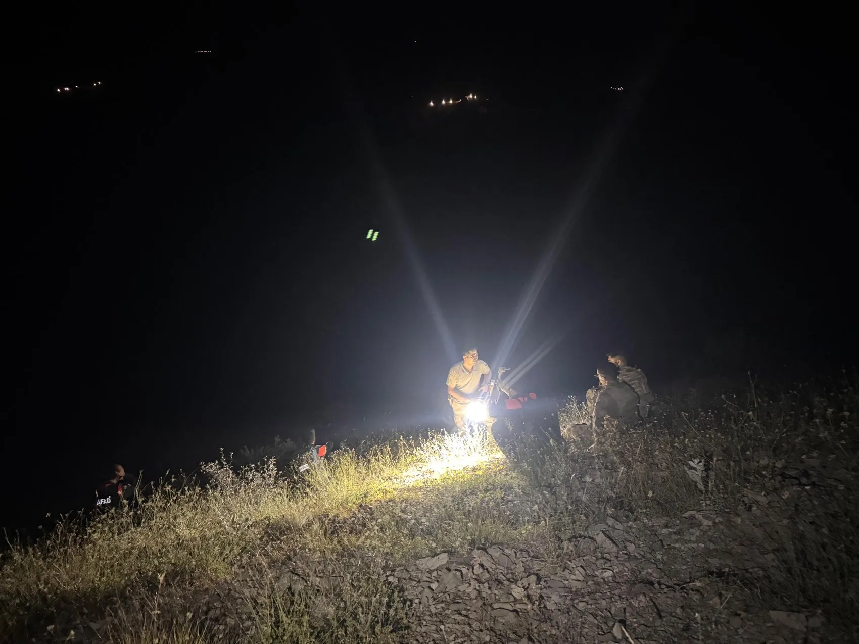 Şırnak Ballıkaya'da mahsur kalan mühendisleri askerler gökyüzünden kurtardı