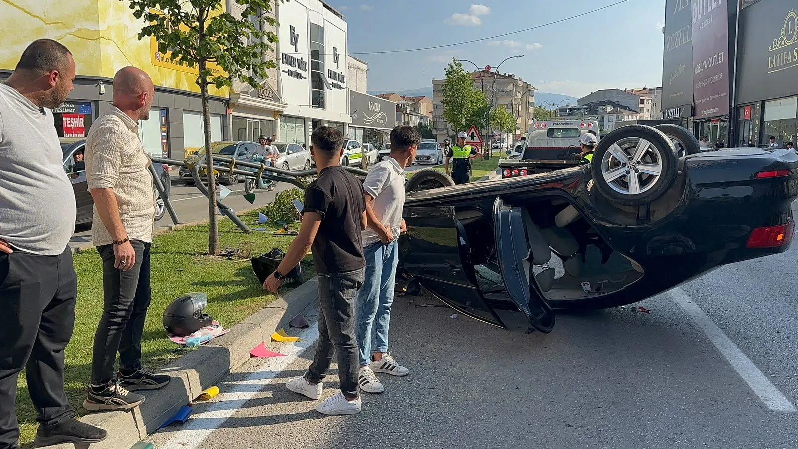 İnegöl'de kontrolden çıkan otomobil takla attı