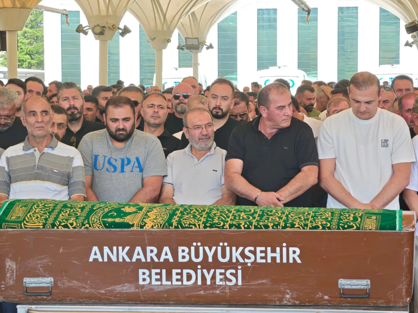 Ankara'da hafriyat kamyonu faciası Bir işçi son yolculuğuna uğurlandı
