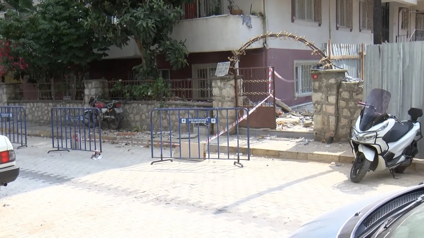 Küçükçekmece'de balkon faciası ucuz atlatıldı
