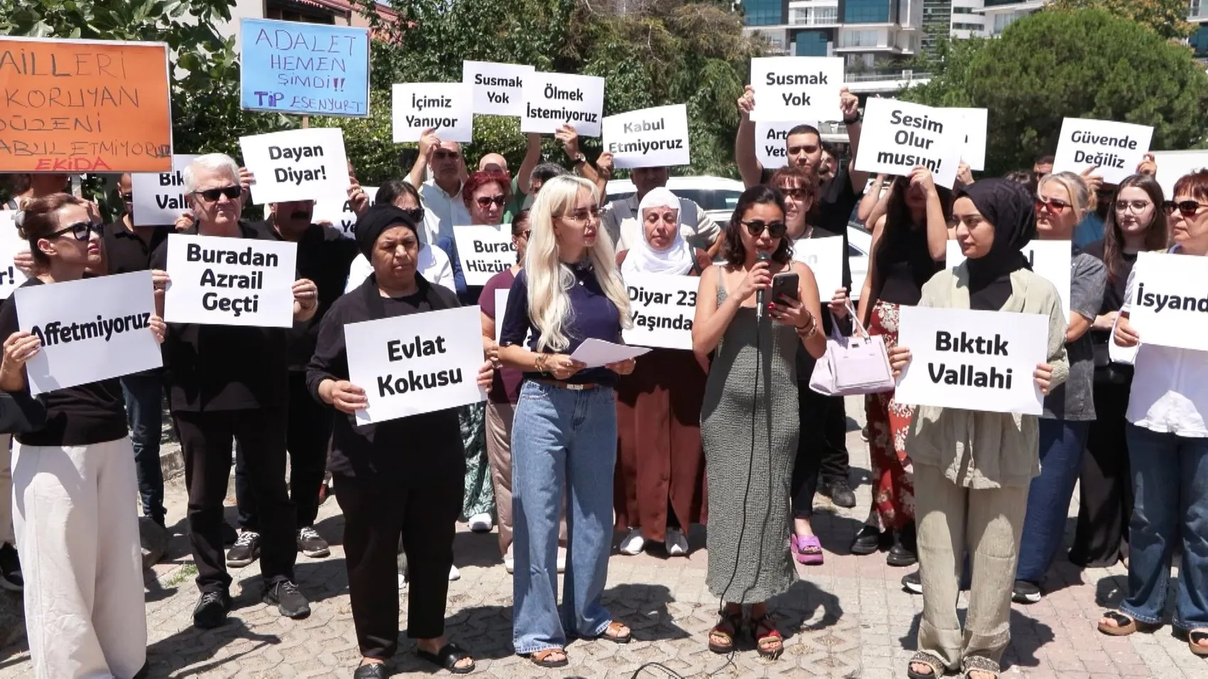 Başakşehir’de genç kıza çarpan sürücü felç bıraktı Aile adalet arıyor