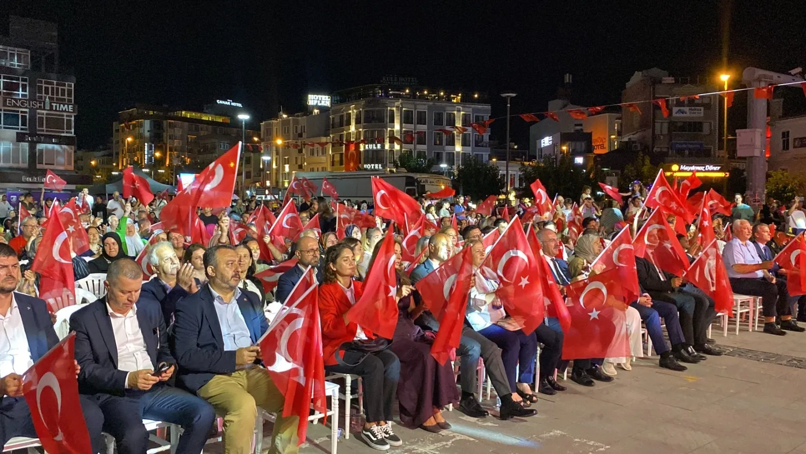 Çanakkale 15 Temmuz için meydanlara indi