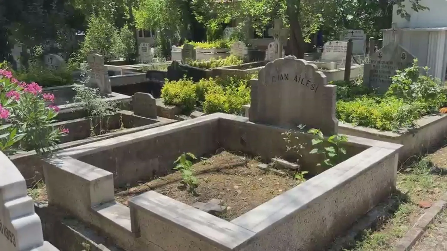 Üsküdar'da mezarlığa saldırı düzenleyen şüpheli yakalandı