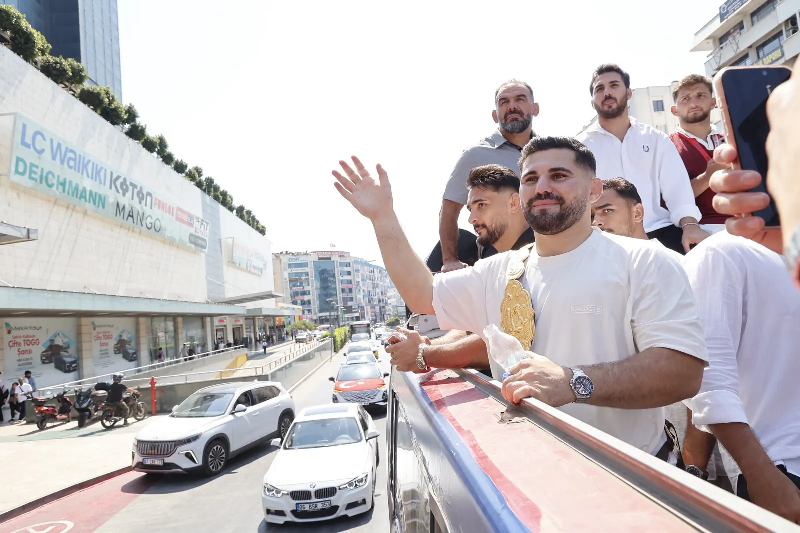 Kırkpınar şampiyonu Erkan Taş Antalya’ya altın kemerle döndü