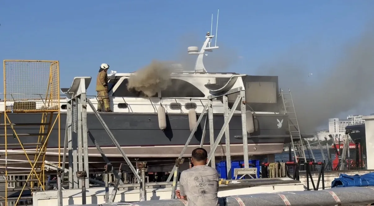 Pendik Marina’da bakım halindeki tekne alevlere teslim oldu