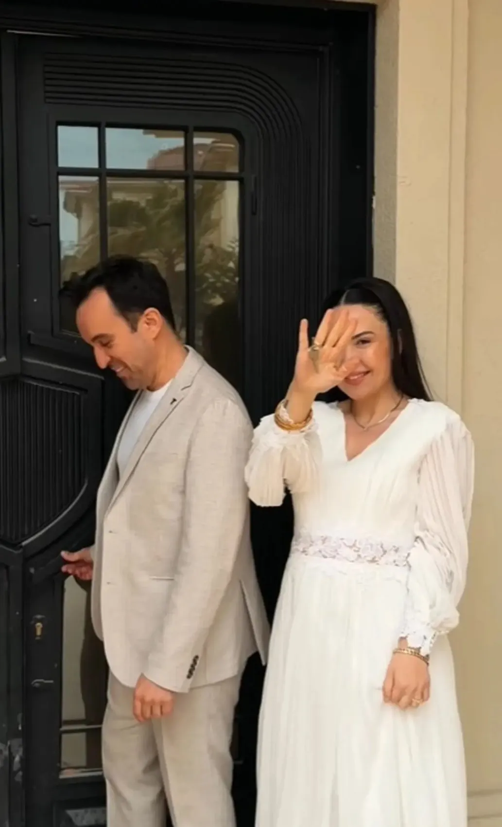Tayyar Öz lüks malikanesine gelen su faturasını görünce dayanamadı! Özlem Öz ne yapacağını şaşırdı! Burada yıkanacakmışız 1