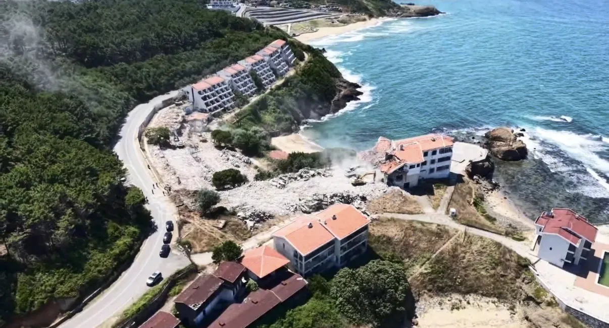 Milli takımın eski kamp tesisi Riva'da yıkılıyor