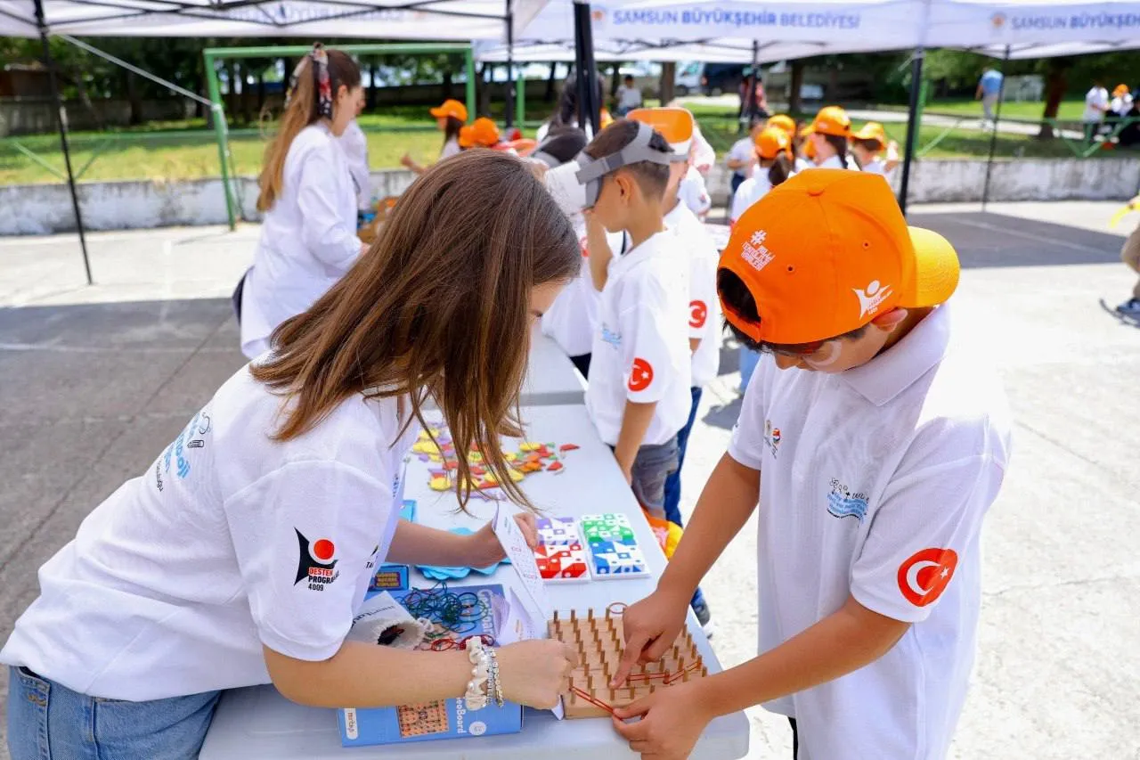 TÜBİTAK köy okullarındaki öğrencileri bilimle buluşturuyor