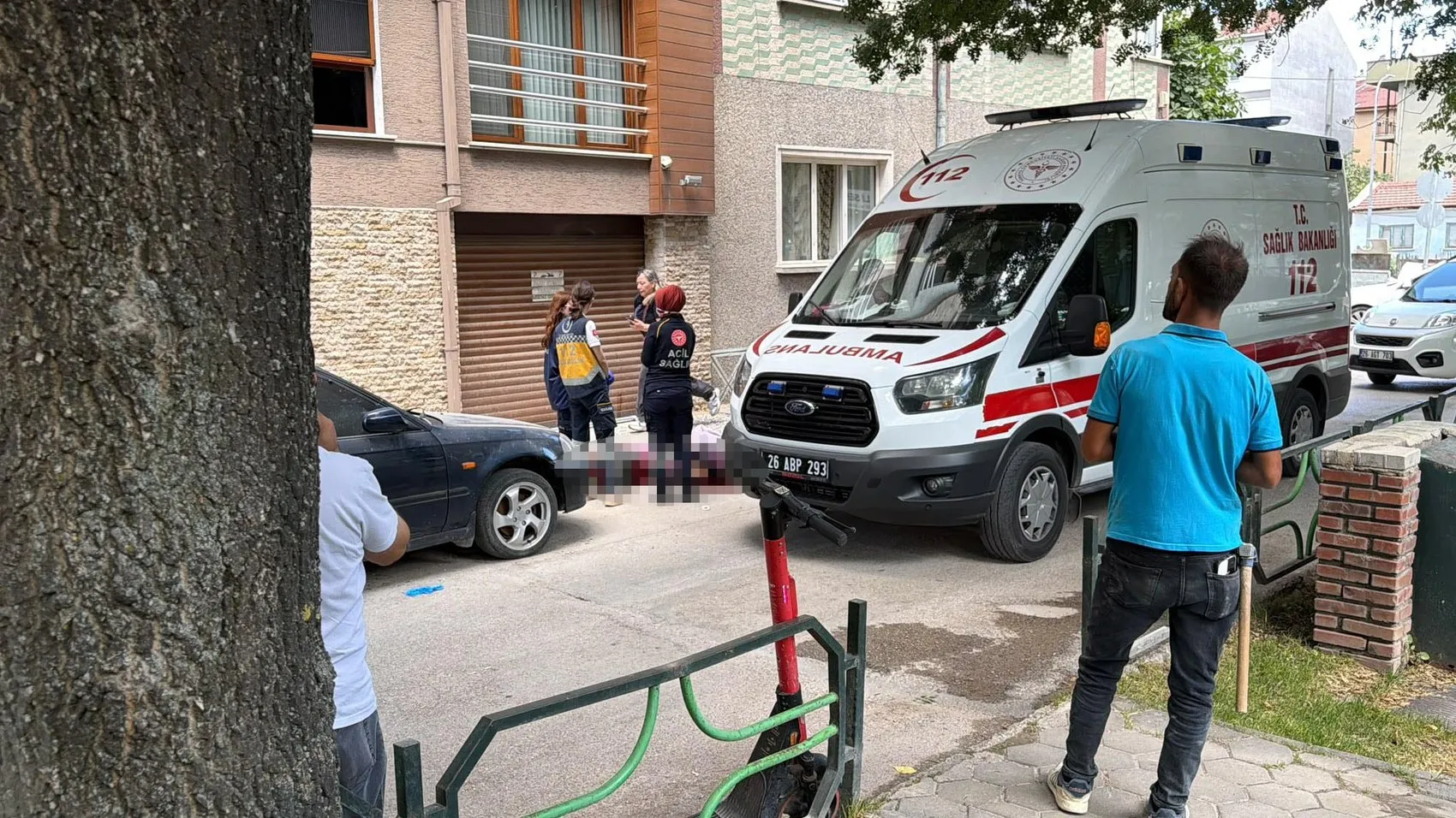 Eskişehir’de pencere faciası Yaslandığı korkuluk kopunca yere çakıldı