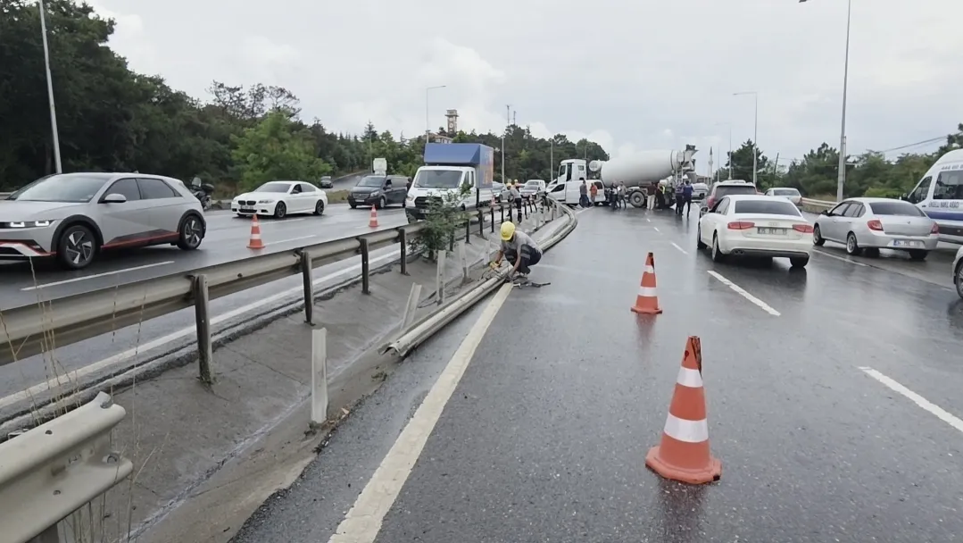 Arnavutköy trafiğinde beton mikseri dehşeti