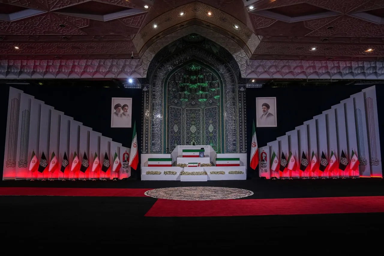 Hamaney Tahran’da binlerin katılımıyla son yolculuğuna uğurlanıyor