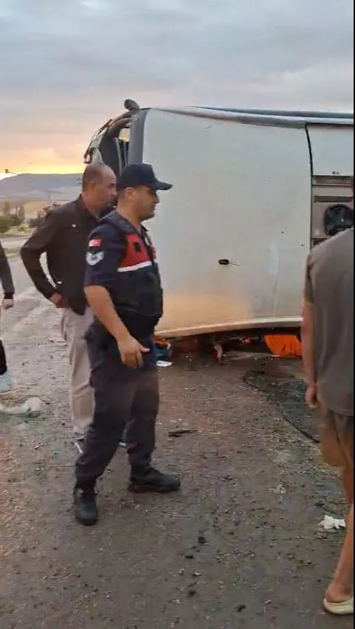 Kırıkkale yolunda sabah kazası Yolcu otobüsü devrildi