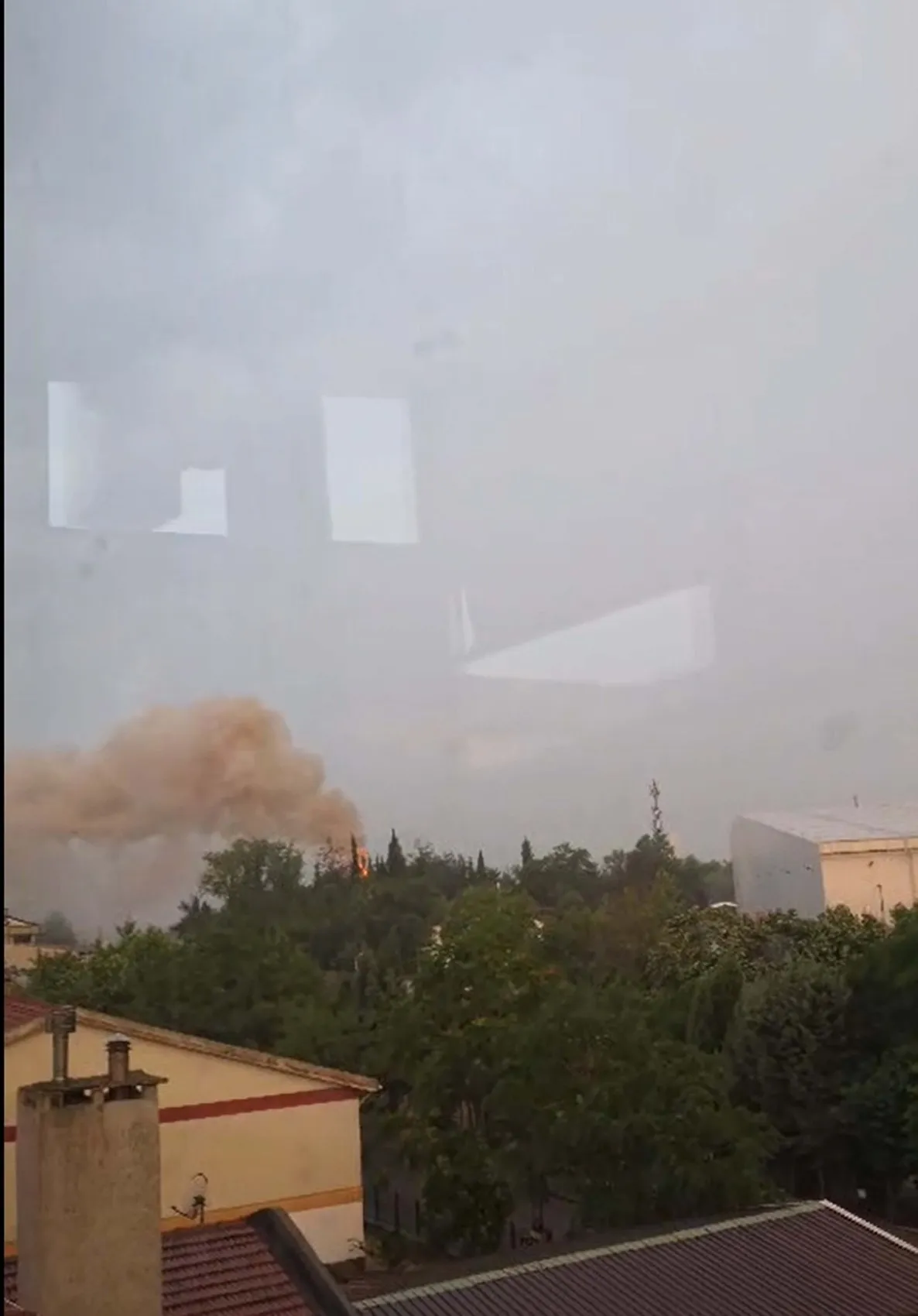 Çan'da mezarlığa yıldırım düştü